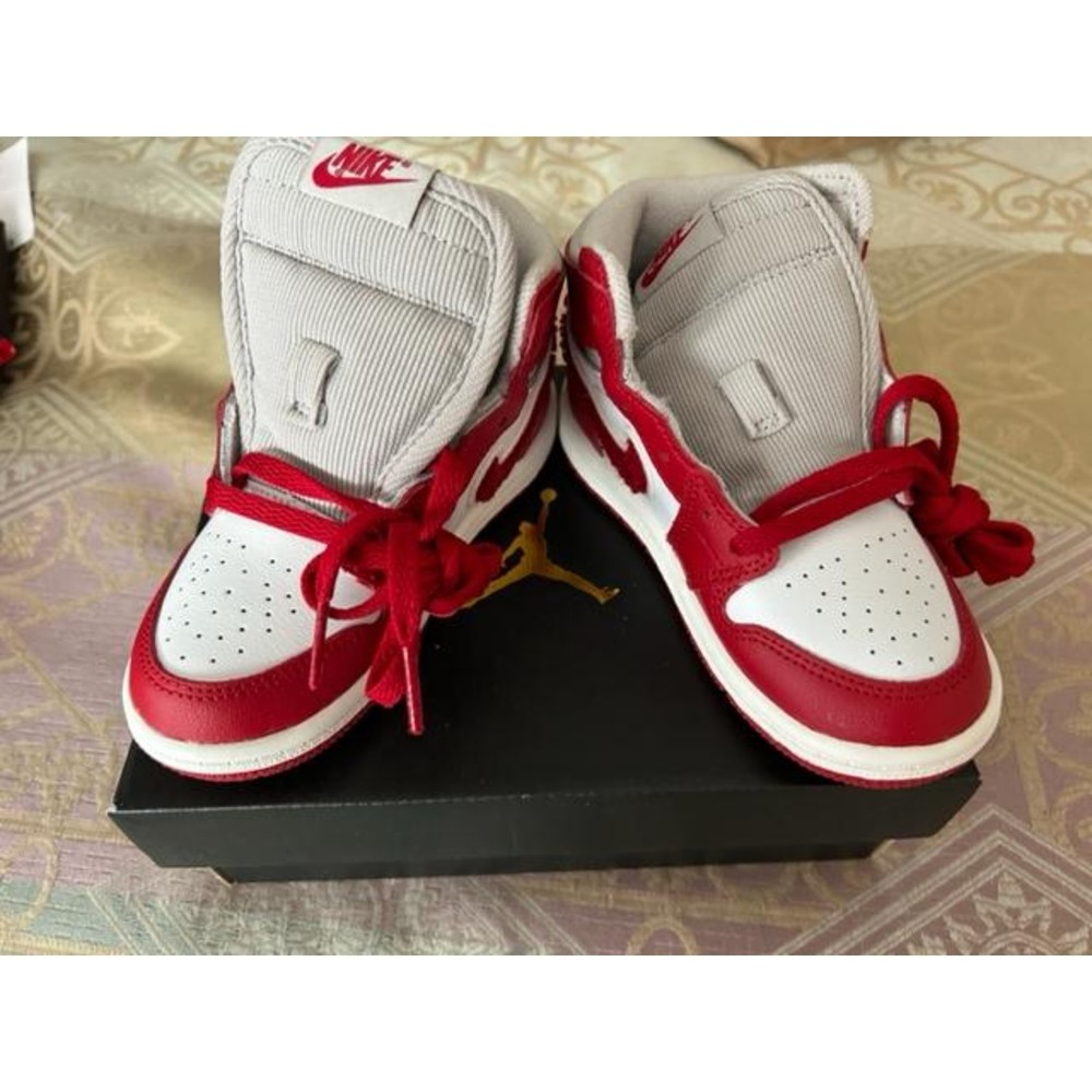 NIB Jordan 1 Retro High OG Kid's Sneakers - 9C